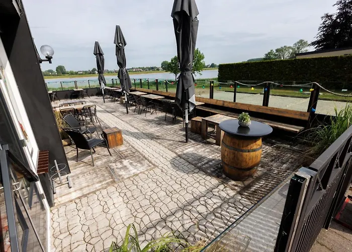 Kek Aan De Maas Op-Andel